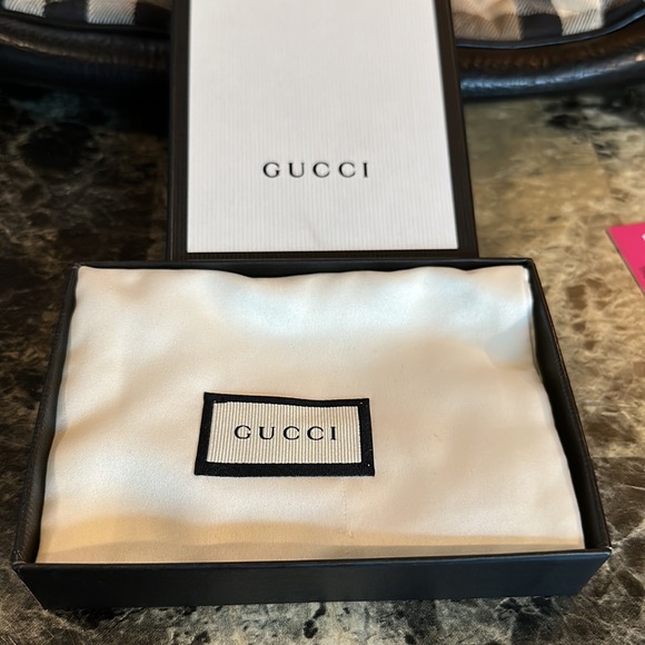 Gucci new two tone gray card case - Picture 7 of 7